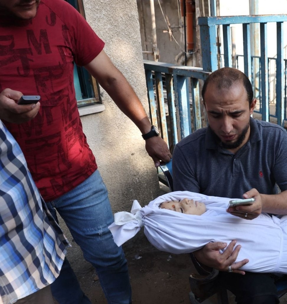 zoo_bear's tweet image. BEWARE OF UGLY PROPAGANDA by Twitter account @YosephHaddad. This propaganda tweet has received more than 3 Million views. He&apos;s using a video of a death child in Gaza to claim that it was a &apos;Plastic Doll&apos;. The number of views on this videos. There are images of this kids clicked…