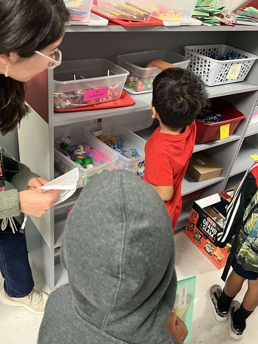 NISDEvers's tweet photo. Evers Unicorns, you rocked the Unicorn store! 🦄💰 Keep making those awesome choices to earn and spend your Unicorn bucks. Your choices today build a magical future! 🦄✨🛍️ #EversUnicorns #StudentChoices #UnicornBucks #PBIS #TeamEvers #latepost https://t.co/0yKOCOCi3A
