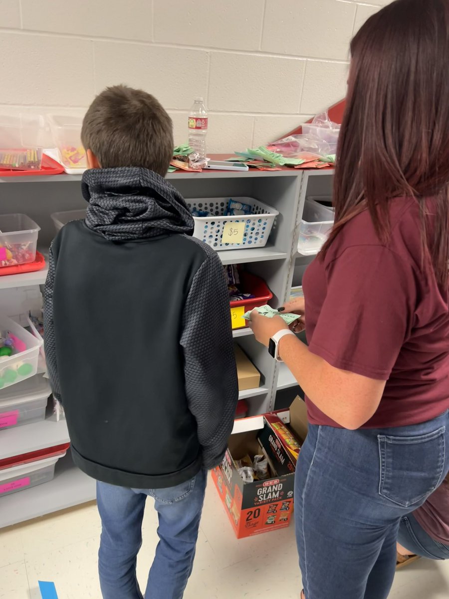 NISDEvers's tweet photo. Evers Unicorns, you rocked the Unicorn store! 🦄💰 Keep making those awesome choices to earn and spend your Unicorn bucks. Your choices today build a magical future! 🦄✨🛍️ #EversUnicorns #StudentChoices #UnicornBucks #PBIS #TeamEvers #latepost https://t.co/0yKOCOCi3A