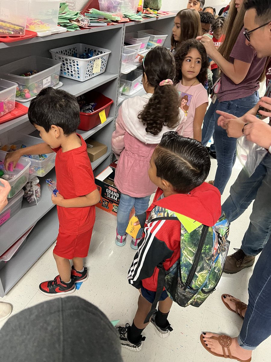 NISDEvers's tweet photo. Evers Unicorns, you rocked the Unicorn store! 🦄💰 Keep making those awesome choices to earn and spend your Unicorn bucks. Your choices today build a magical future! 🦄✨🛍️ #EversUnicorns #StudentChoices #UnicornBucks #PBIS #TeamEvers #latepost https://t.co/0yKOCOCi3A
