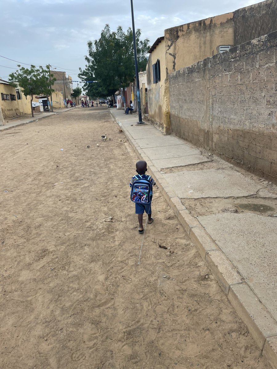 Qui sait peut être c’est le futur président de la république du Sénégal.
Donnons une chance aux enfants d’aller et de réussir à l’école.
#Tousàlecole