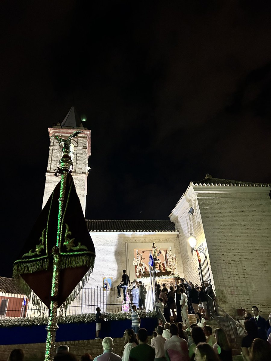 bdelosremedios's tweet photo. Realiza su entrada Santa Rosalía en la Parroquia Nuestra Señora de Belén.
Agradecemos a la Hermandad @hdadrosariogines_ por su total confianza en nosotros un año más.
#SuenaLaPlaza #SantaRosalia #Gines #Sevilla #XVAniversario #Procesion #CCYTT https://t.co/elfsqK9IyN