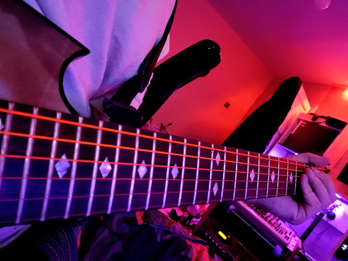 AmpSmashed's tweet image. Recording with @drstrings unconventional, but just how I like it.
