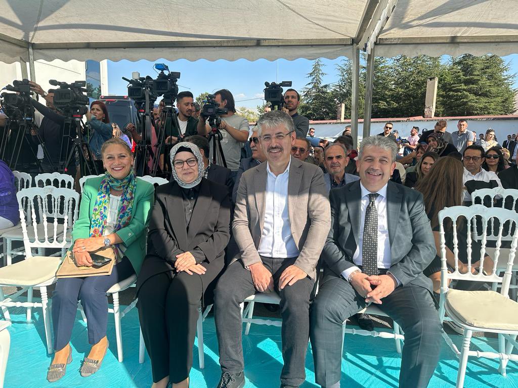 EmineTimucin's tweet photo. Çevre,Şehircilik ve İklim Değişikliği Bakanımız Sn. @mehmetozhaseki’nin katılımlarıyla Hayırsever ve Melikgazi Belediyemiz işbirliğiyle yapılan Murat Kantarcı Bilim ve Sanat Merkezi ile Süheyla Kantarcı Aile Sağlığı Merkezi ve Sağlıklı Hayat Merkezi'nin açılışını gerçekleştirdik. https://t.co/fiw6xse6Sd