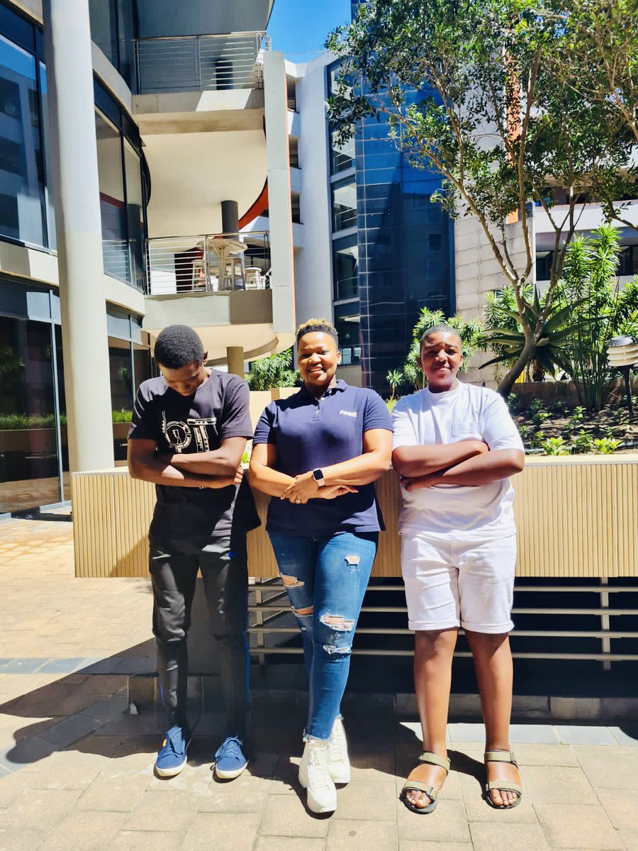MapheMthembu's tweet photo. Today I had the honor of being hosted by a collaborative show between Durban Youth Radio and @AHRI_News for high school learners and it was super awesome to engage with the learners around all things TB and science! https://t.co/zaBsuJI5yL