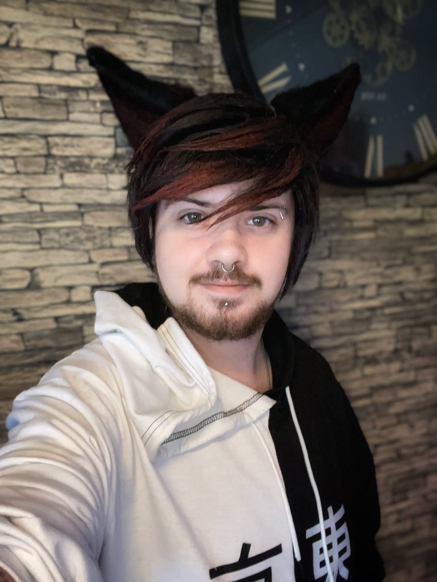 DarkheartNL's tweet photo. Tried my Miqo’te wig for FFXIV Fan Fest London ^^ Can’t wait to wear it for Glamoured to Life 

#FFXIV #FFXIVFanFest #FFXIVFanFestlondon #cosplay #ffxivcosplay #miqote #dutch #dutchcosplayer #gay #bisexual #gaymer https://t.co/3oVrLofd7I