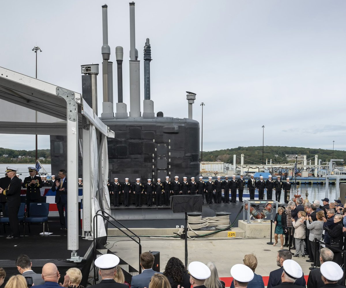 USS Hyman G. Rickover, built by the shipbuilders of @GDElectricBoat and #NewportNewsShipbuilding, has joined the fleet! The @USNavy commissioned the 22nd submarine of the Virginia class today at a ceremony held at Naval Submarine Base New London in Groton, CT. #ebbuilt