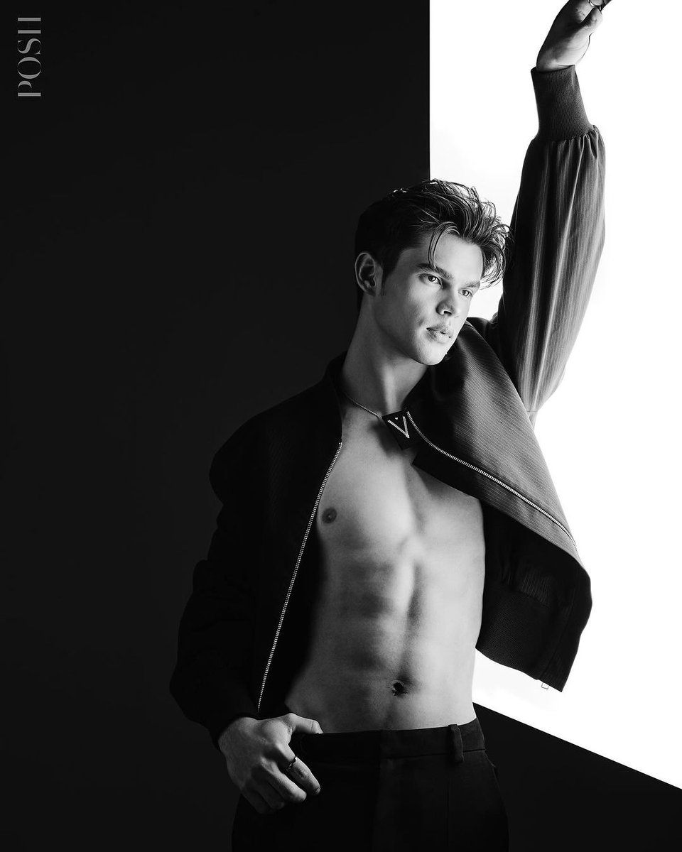 BGmagazine_'s tweet photo. 🔥EL HOMBRE SABE LO QUE TIENE🔥
#KimGoodburn de #IFeelYouLingerInTheAir para la revista #PoshMagazine. https://t.co/AREhiErPfl