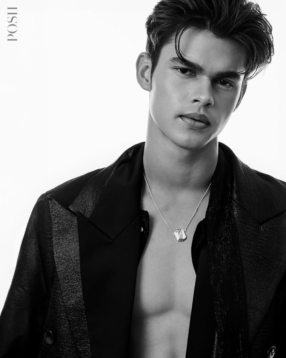 BGmagazine_'s tweet photo. 🔥EL HOMBRE SABE LO QUE TIENE🔥
#KimGoodburn de #IFeelYouLingerInTheAir para la revista #PoshMagazine. https://t.co/AREhiErPfl