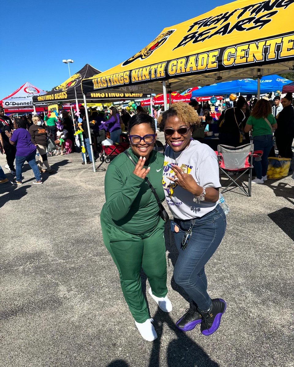 DrJYAndrews's tweet photo. I am consistently outnumbered, especially this week during #GreekWeek but @SGRho does exist in @AliefISD !!!!! #WeAreAlief 💙💛 https://t.co/nccjlnkOK4