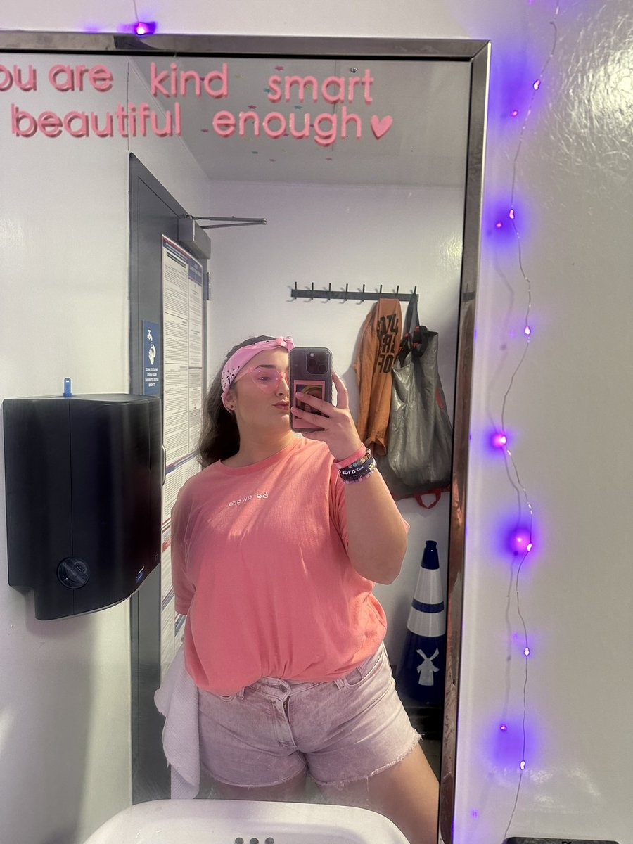 Emily_Yarnell's tweet photo. I’m always living for me and not for others. And some people just don’t like that 💗 https://t.co/qE4pcZREXc