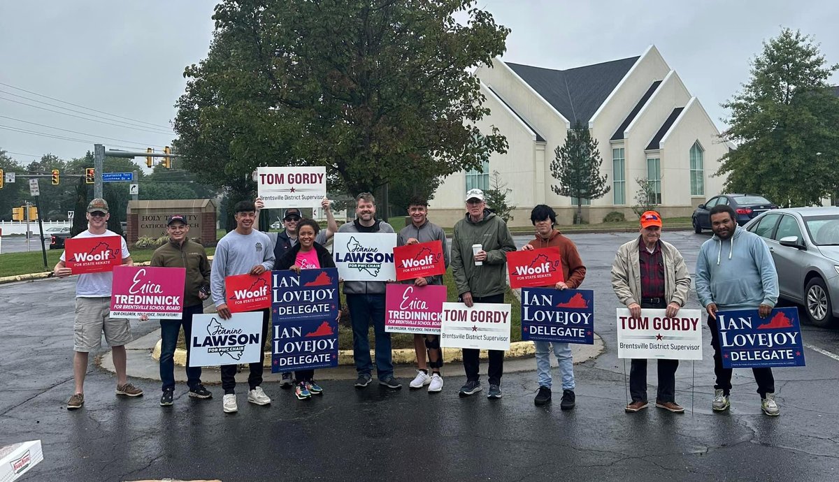 Erica4PWSchools's tweet photo. Grateful for our committed volunteers who brave the rain to door-knock with us. Rain or shine, connecting with voters in the Brentsville District is crucial with an election on the horizon! 🌧️🗳️ #ericatredinnickforschoolboard #brentsvillesbest #Parentsmatter #secureyourvoteva https://t.co/JMk7GYD2qL