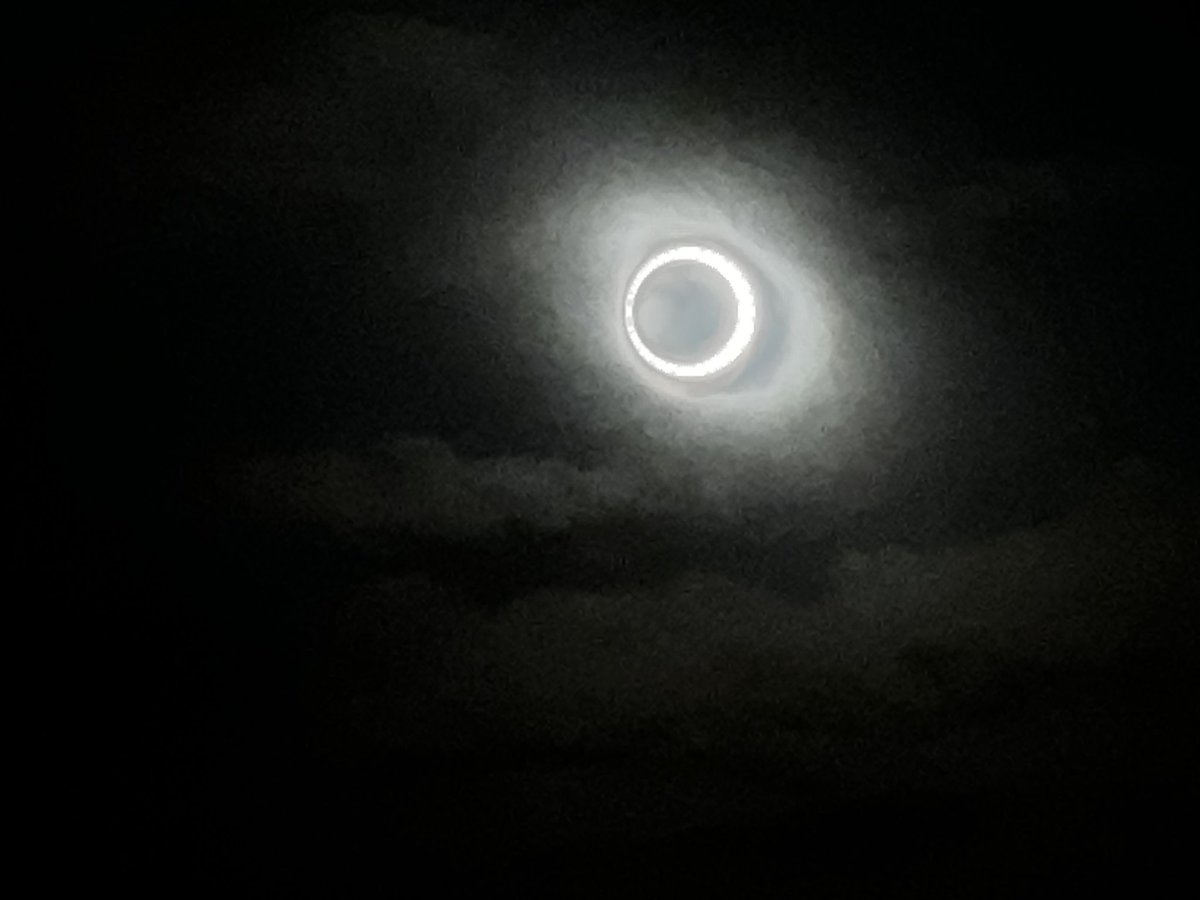 RMFlemingJones's tweet photo. I got to see the solar eclipse today from my dad’s house! #ringoffire #solareclipse #totality #klamathfalls https://t.co/Q8wsuSyvQg