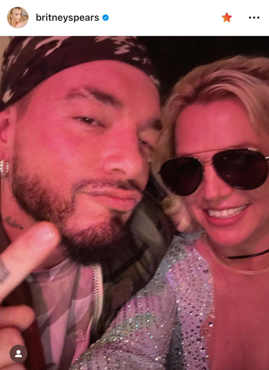 Martiijnn's tweet photo. Britney just posted another picture of her and J Balvin. https://t.co/2PPRmN873u