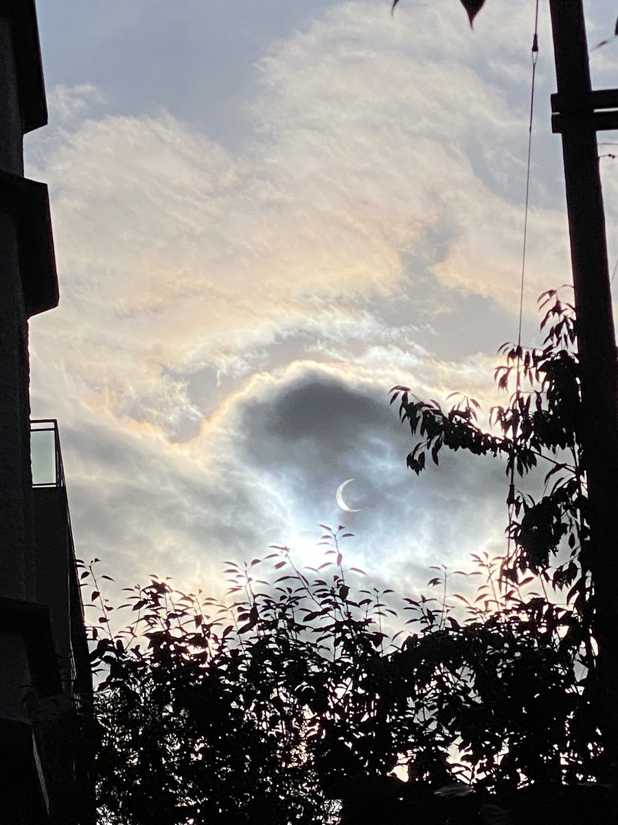 nj140's tweet photo. Really lucked out with the perfect cloud cover to capture the #EclipseSolar #Eclipse2023 in Queen Anne, Seattle. https://t.co/i4lQFWcwIs