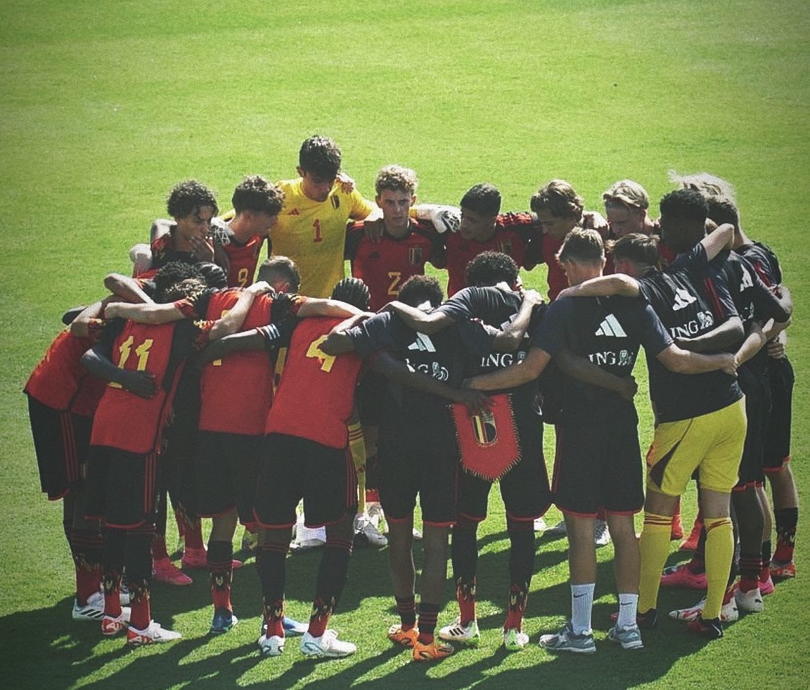 ProspectBelgium's tweet photo. Famille 🖤💛❤️ https://t.co/xabeInRbA8