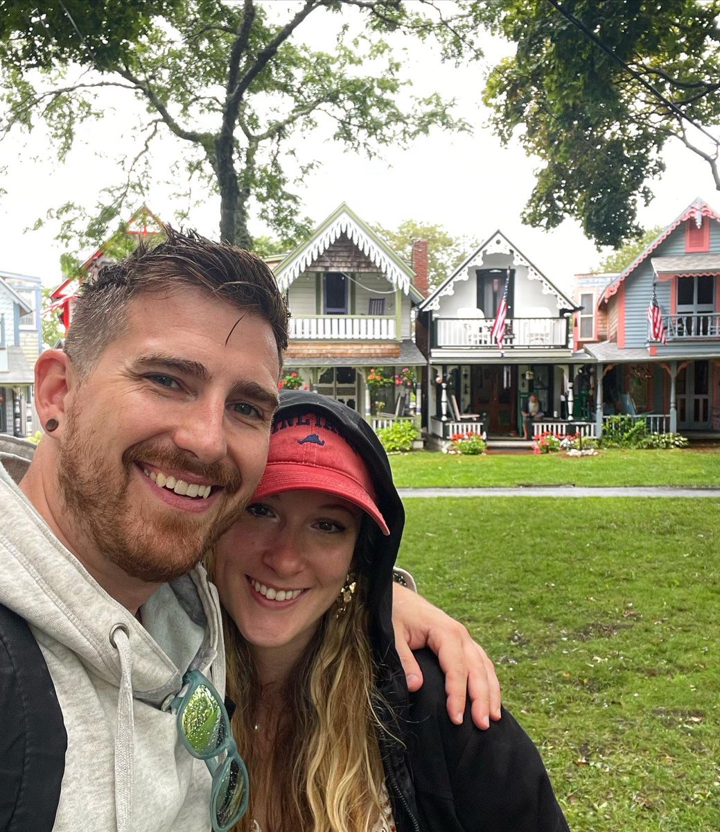 MichaelGiovang1's tweet photo. Take me back to the VINYID 🚗🌅

It was a short trip but an eventful one. Rented the line green mini coop convertible, won a bonus at the arcade, saw the famous Gingerbread houses and saw an amazing sunset. 

#marthasvineyard #daytrip #minicooperconvertible #arcade #sunsets https://t.co/Xi4vfguKpt