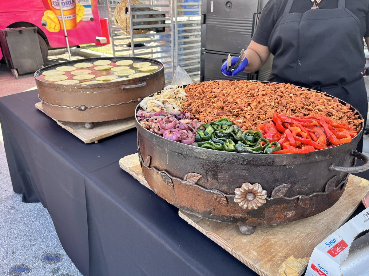 RussellBirdsUp's tweet image. Tacos al Pastor for daaaaaaays…join us in the Hoefgen Lot until 7!

#foreverowdy #forevertacos #birdsup