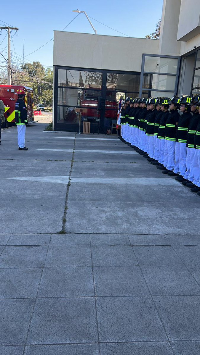 Nuestro Capitán Sergio Yévenes, junto al Bombero Honorario Fabián González y Capitán BJ-16 Fernanda Alcaide participan como invitados en la ceremonia del 34 aniversario de la Brigada Juvenil de la <a href="/Bomba22cl/">Vigésimosegunda CBS</a> 

#valorydisciplina #brigadajuvenil #bomberos