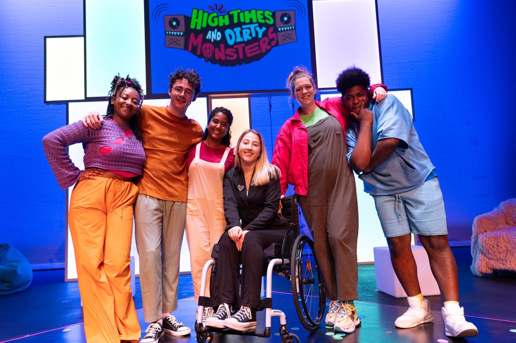 LivEveryPlay's tweet photo. 🌟Congratulations to #HTDM who have just rocked the @LivEveryPlay! 🎭🙌 Shout out to the amazing crew & cast 🌟
🚌 Now they're off on a nationwide tour! Break a leg you fabulous bunch! Best of luck to #HTDM and their big tour! @20StoriesHigh @graeae @LEEDS23 https://t.co/ATKRwRQ6jN