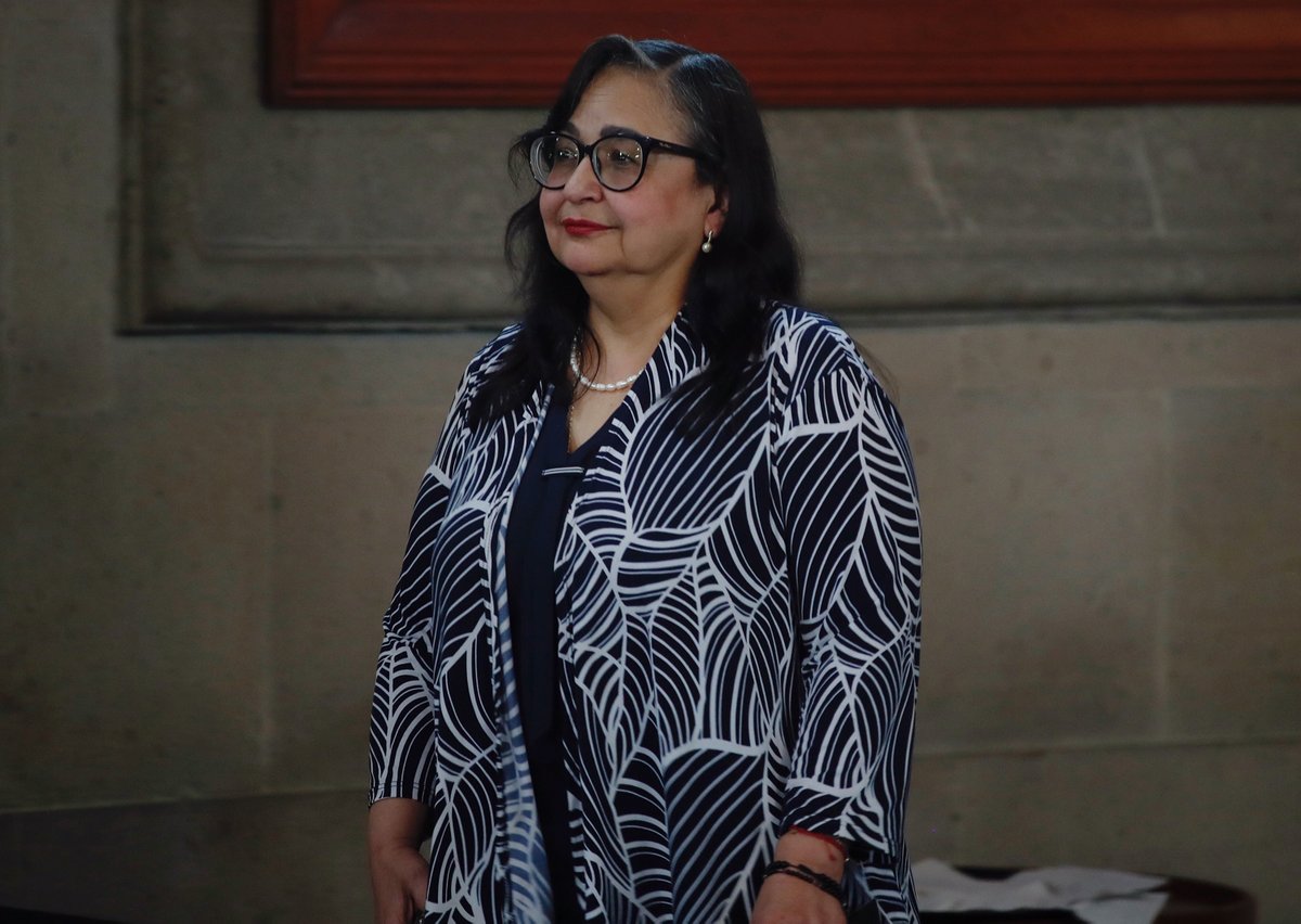 lajornadaonline's tweet photo. #MéxicoSA, columna de @cafevega

Norma Piña, maniobra bajo el agua | Las altas esferas del #PoderJudicial maniobran ante la inminente desaparición de 13 fideicomisos (alrededor de 15 mil millones de pesos) destinados a satisfacer las costumbres monárquicas de ministros, magistrados y jueces. Bajo el agua, la cúpula, con Piña a la cabeza, pelea sus guardaditos a sabiendas de que si se presenta una acción de inconstitucionalidad ésta se resolvería… en la @SCJN, que preside.
https://t.co/VDozYHZolm