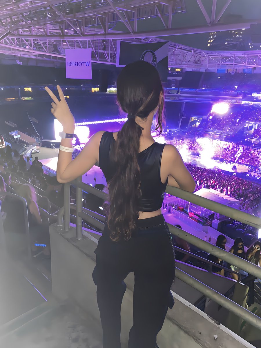 rodgsabrina's tweet photo. como que vive depois disso?  #AfterHoursTilDawnTour https://t.co/MQ3fszqMh7