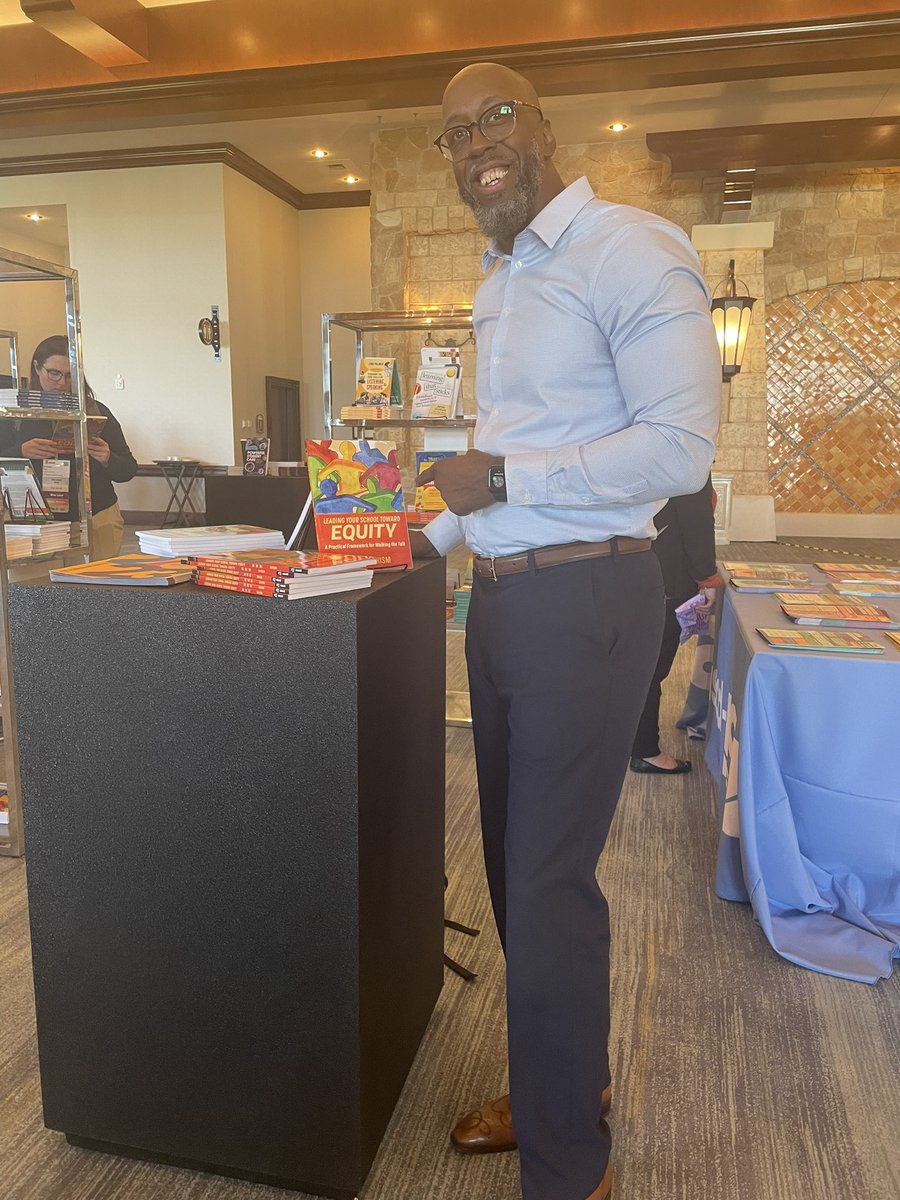 shiftingllc's tweet photo. The @ASCD Leadership Summit was on fire today! Did lots of learning and got a chance to talk equity and issues in education with the great @mriceboothe and @LiaisonPartners. #GrowingTogether #LeadingYourSchoolTowardEquity #GrowingAnotherPerspective https://t.co/HIcRF5quD4