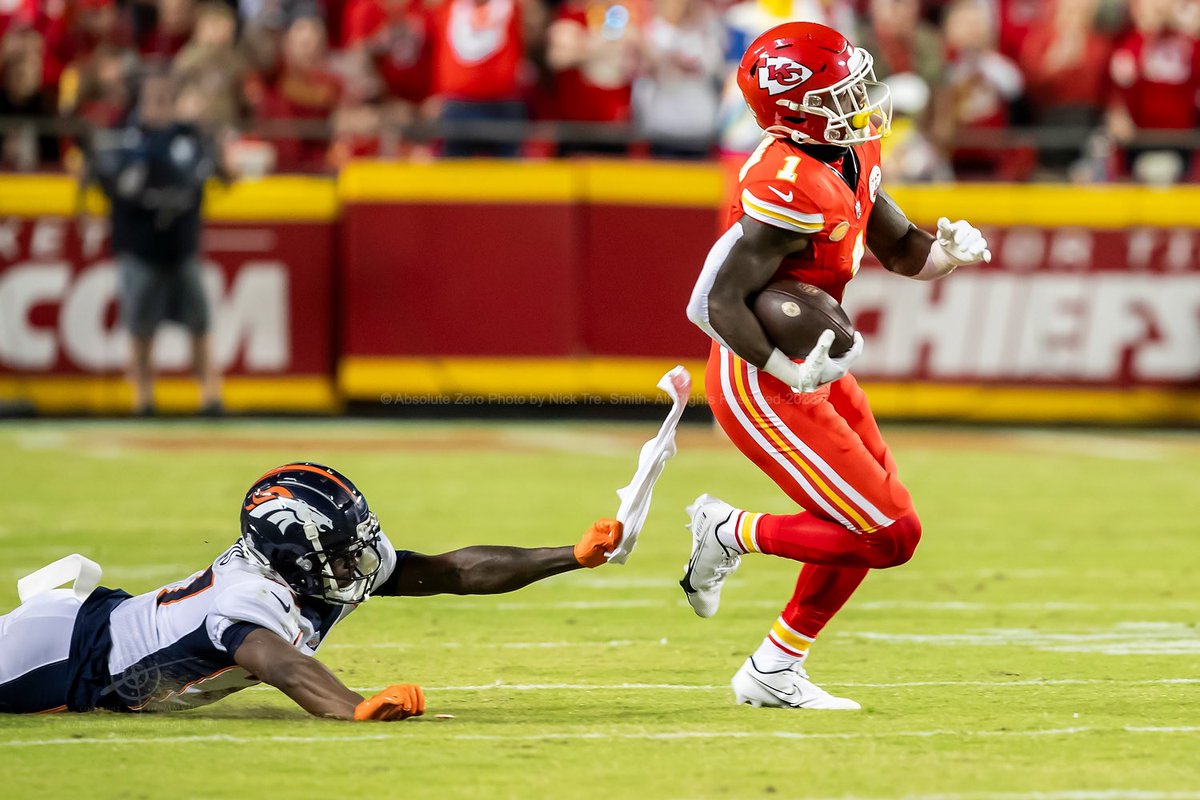 ntreyaz09's tweet photo. The @Chiefs take care of business against the @Broncos on a windy Thursday evening at @GEHAField 

For @AP 

@CanonUSApro @photoshelter 

#chiefs #broncos #nfl #chiefskingdom #football #kcphotographer #iamzero #gamedaystandard https://t.co/j5bFBEzh3R