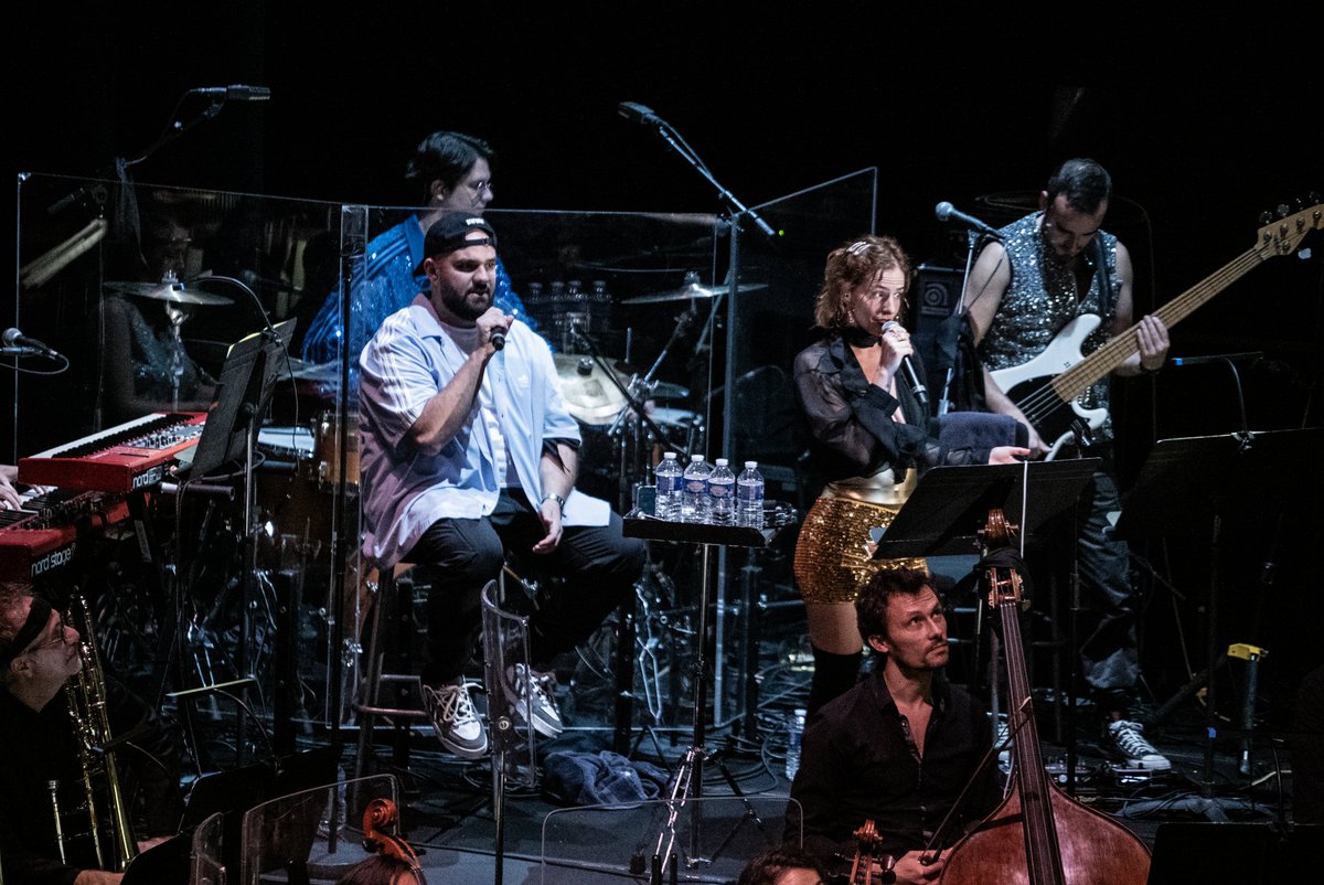 🏉 On ne sait plus trop pour qui on était, mais on était pour tout le monde finalement. Bravo à l'orchestre Elektra et au public, toujours aussi fair-play.
#RWC2023 
<a href="/SocieteGenerale/">Societe Generale Group</a> <a href="/tataneoff/">Tatane</a> <a href="/SSopress/">SoFake_SoPress</a>