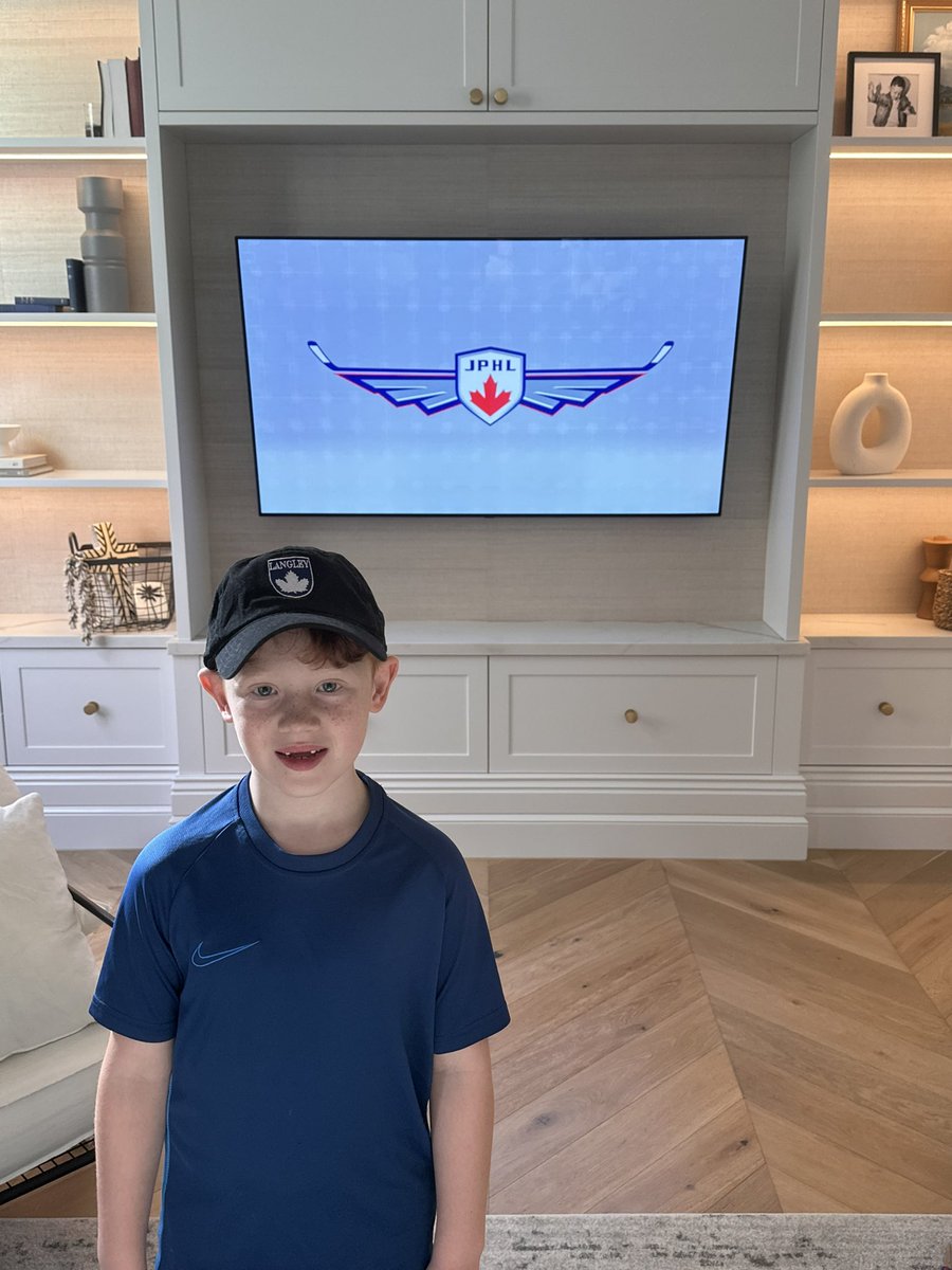 K_Fielding's tweet photo. @4vengeancemedia @LangleyHA_JPHL Langley’s biggest fan has been dressed in his gear and ready for hours down under in Sydney, Australia! Ready to watch his cousins, Landon and Liam Pue dominate! https://t.co/f8oQOy07xs
