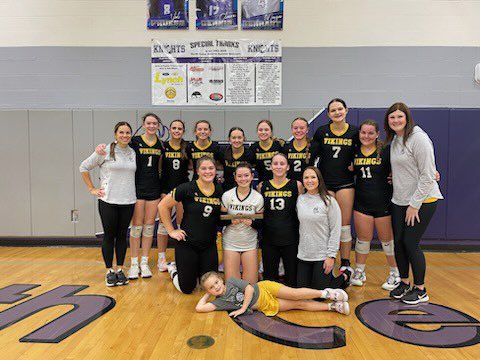EdCoVolleyball's tweet photo. Conference Champs! 💛🏐🖤 https://t.co/kzveA9NqBP