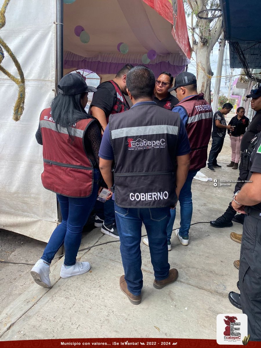 SAEcatepec2025's tweet photo. Inicia nuestro operativo carpas, un trabajo en equipo con @DGEcatepec2023, @TMEcatepec, y elementos de Seguridad Pública, donde visitan las carpas reportadas por la ciudadanía y no cuentan con su permiso, recuerda realizar tu trámite de lunes a viernes de 9:00 a 15:00 horas. https://t.co/fFkOQtpaR9