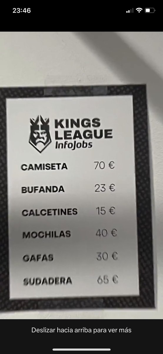 GradaBpro's tweet photo. 💰 Los precios del merchandising de la #KingsLeague en la tienda oficial del @MalagaCF 
▪️Camiseta: 70€
▪️Sudadera: 65€
▪️Mochila: 40€
▪️Gafas: 30€
▪️Bufanda: 23€
▪️Calcetines: 15€

Llegaron para cambiar el fútbol, pero no tanto. 70€ las camisetas de equipos creados hace 1 año. 

📷@NiltonNavarro