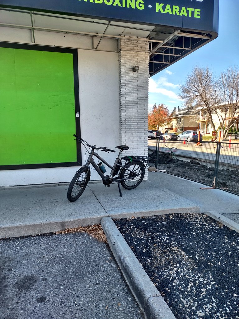 yycbikeguy's tweet photo. Still the best way to get around #mardaloop.    Gym, groceries &amp; pizza 💪🍕💪 #boostie #cargobikelife https://t.co/dkBdMmwysG