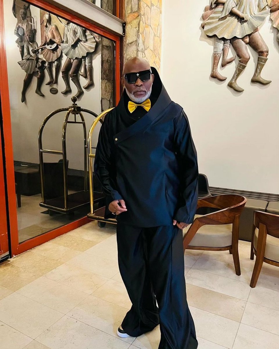 Richard Mofe-Demijo RMD looking dapper in an outfit designed by Elikem Kumordzie for #EMYAfrica23 😍
#melangeafrica #MelangeFashionNews
#fashion #EMYAfrica23 #redcarpet 
#RMDSaysSo #EmyAfrica