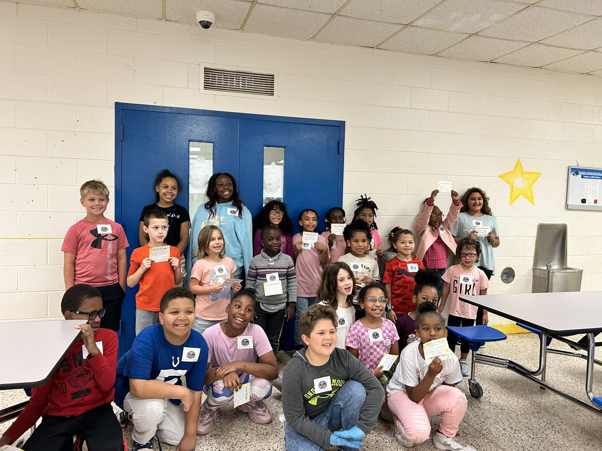 ErinYunker's tweet photo. Our PIKs of the week! These amazing students were recognized by their teachers for making an impact this week. Way to go! #PBIS #weeklycelebrations #PIKoftheweek #IMPACT2Win #SPSCreatesAchievers @EFES_Proud @BurrelsBunch4th @CoachDeversToo https://t.co/HpI1ibpb4n