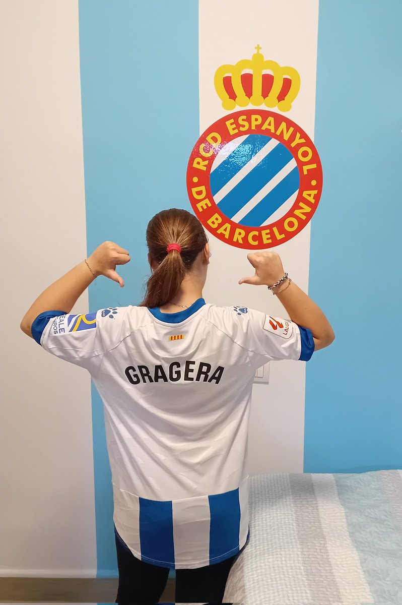 _pauulaamf's tweet photo. Cuando me puse tu nombre, a principios de verano, me puse el nombre de uno de los mejores jugadores de la plantilla. Hoy lo has demostrado en el campo. Tú por y para siempre❤️🔥 #rcde #espanyol #gragera #espanyolvalladolid https://t.co/ojtO3KlgZ0