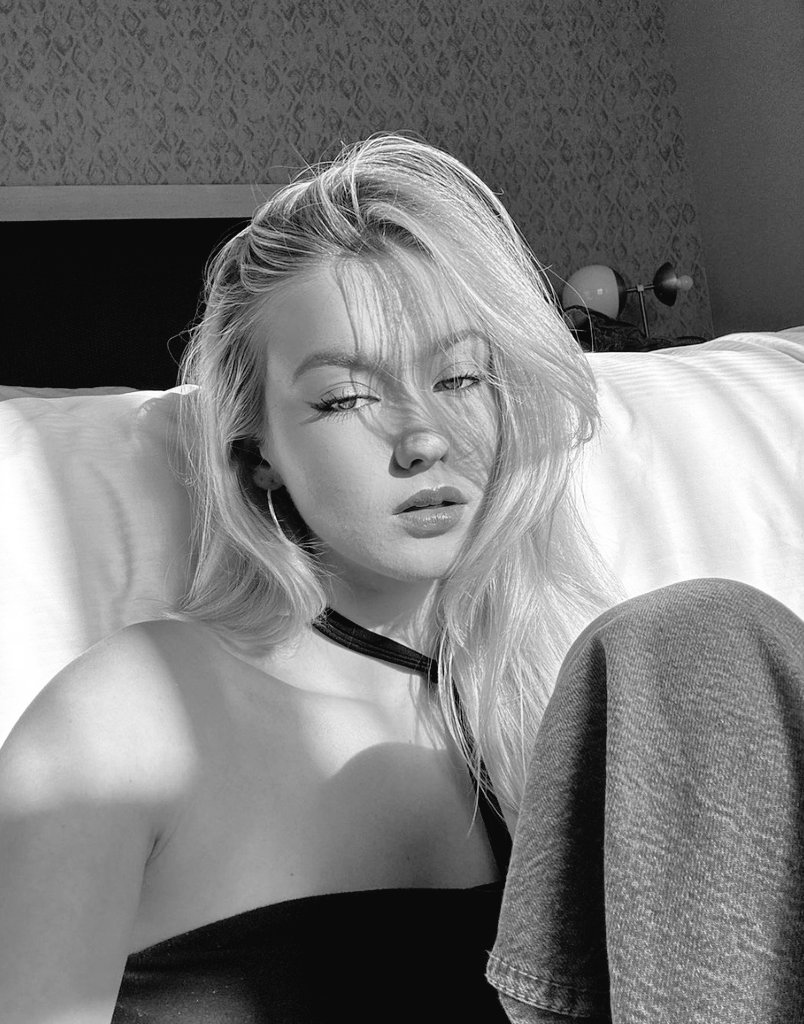 ᅠ

ᅠ

ᅠ                
                   𝑺𝑬𝑫𝑼𝑪𝑻𝑰𝑽𝑬 𝑺𝑼𝑵𝑫𝑨𝒀.
ᅠ

ᅠ