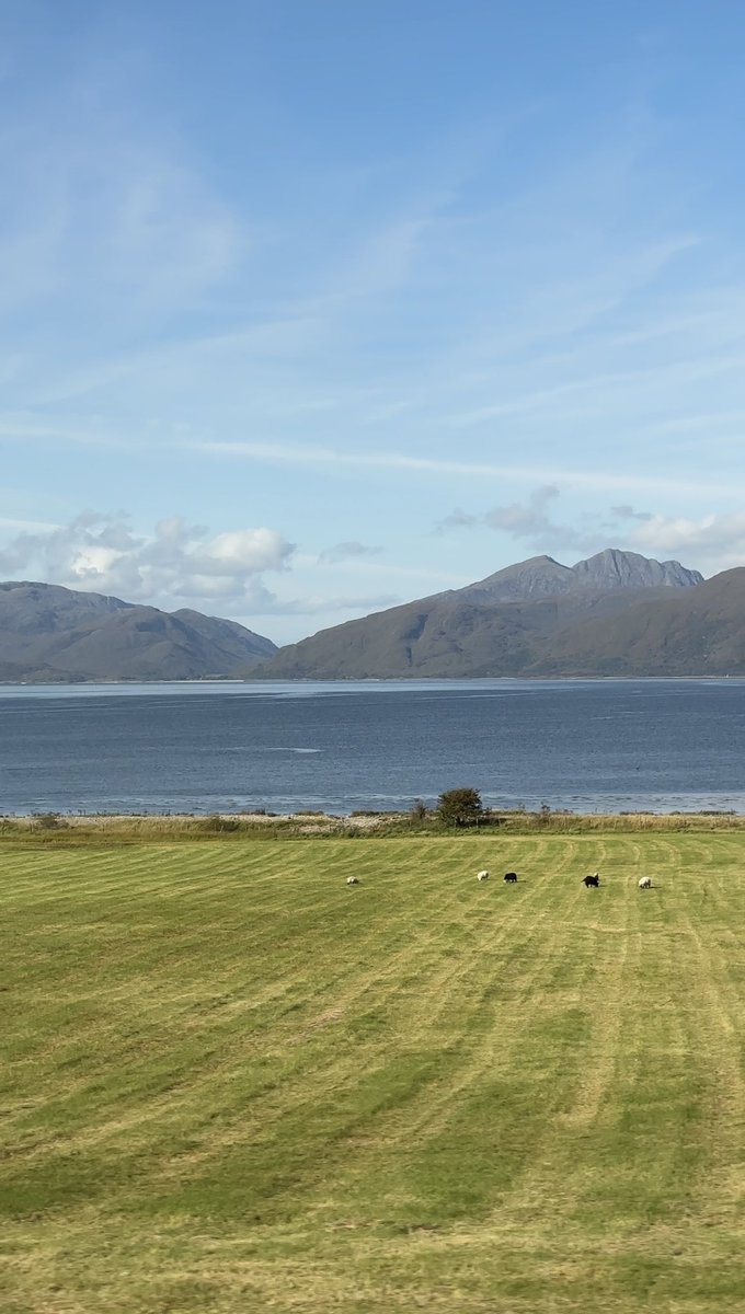 shahabatjo's tweet photo. Rough Guides Scotlandy the most beautiful country to visit diyipdir:) Highlands gidip gorenimden son ylalasdym… https://t.co/4sATX3yTJK