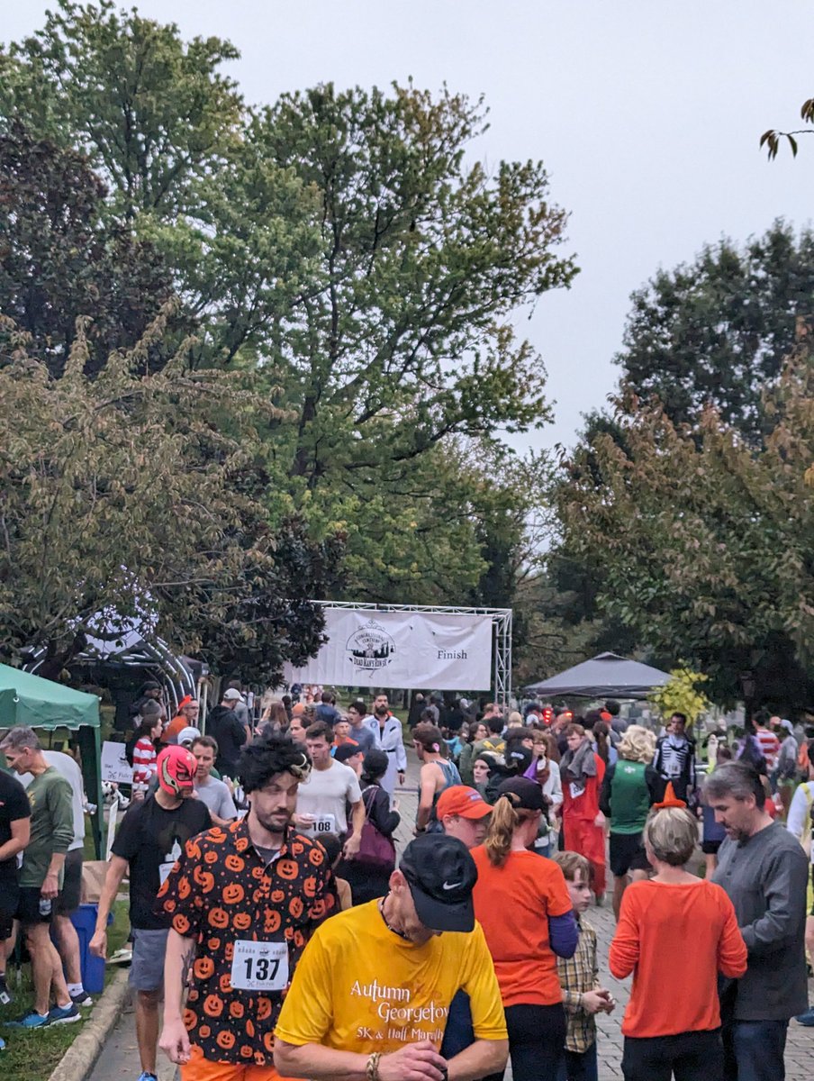EdwardRyder's tweet photo. Dead Man's Run at Congressional Cemetery 💀🏃 https://t.co/UgzaBkWOCo