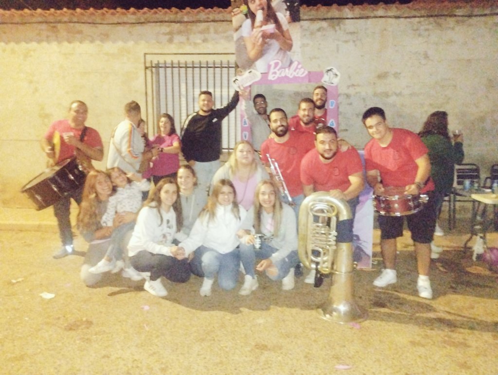 SolfamidasAldea's tweet photo. Hoy hemos estado en Pozo de la Serna animando una despedida de solteros

Gracias por confiar en nosotros. Os deseamos mucha felicidad pareja🎉 https://t.co/r16u6TpV01