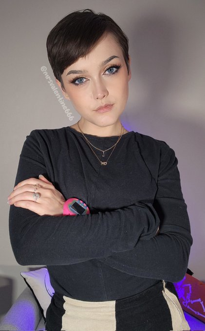 the resting btch face vs. the ass https://t.co/3zLccI69gY