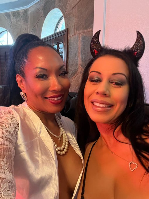 On set with @RaeWest817 at Spooktacular  #milf https://t.co/ujJWI2cWw8<a class="tags" target="_blank" title="On Twitter" href="/?out=eyJ0eXAiOiJKV1QiLCJhbGciOiJIUzUxMiJ9.eyJpYXQiOjE3MjIwNjUxNjIsImlzcyI6InR3cG9ybnN0YXJzLmNvbSIsIm5iZiI6MTcyMjA2NTE2MiwiZXhwIjoxNzUzNjAxMTYyLCJyZWRpcmVjdF91cmwiOiJodHRwczovL3R3aXR0ZXIuY29tL1JhZVdlc3Q4MTcifQ.-BTVWCu0cMWtN2DVEvOMLCaXcWZtyht-psqPhJySEi68Ye_pI4OMkplbmLICbAWafTbHwLCWnAfj5sCn7e005A">@RaeWest817</a><a href="/tag/milf"class="tags">#milf</a>