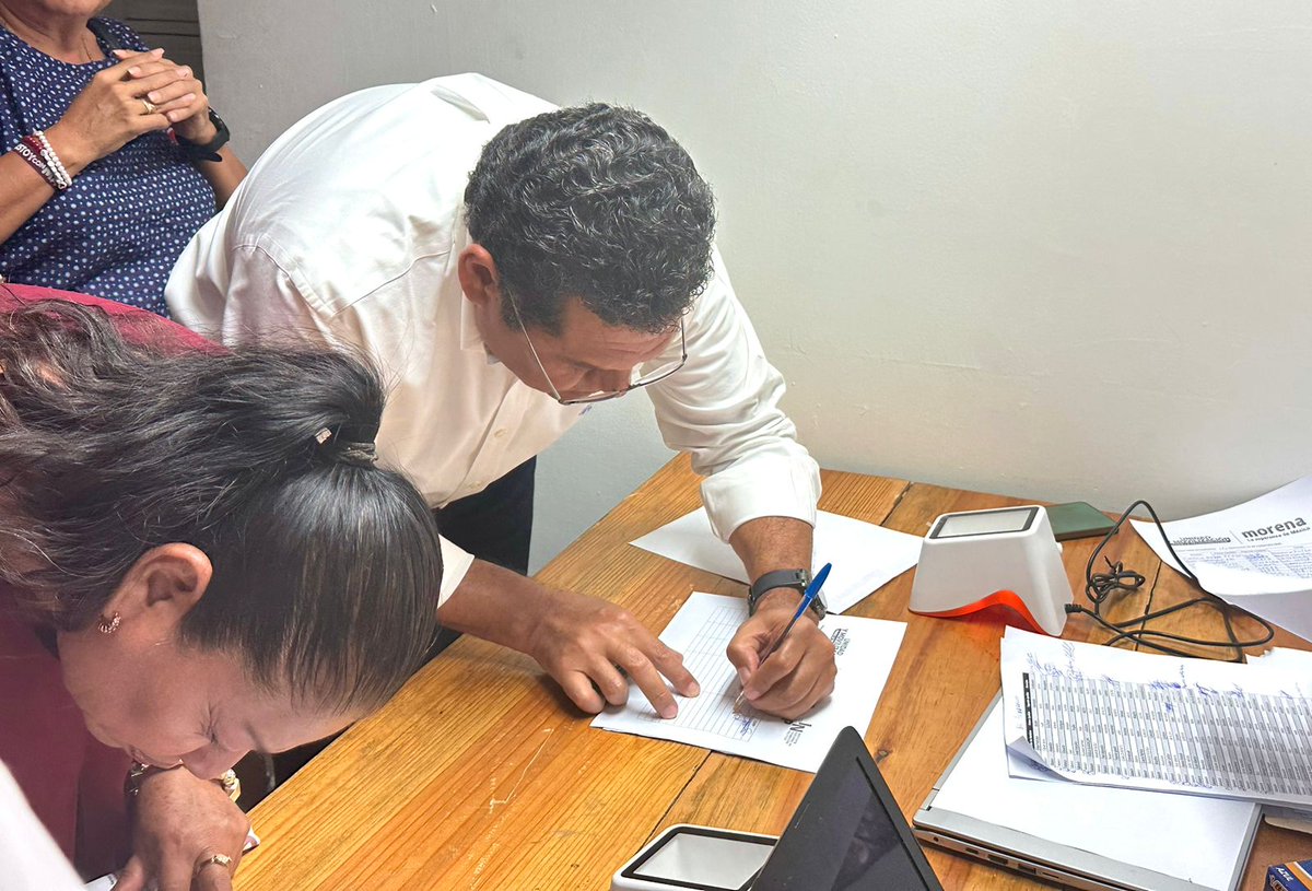 TabascoJavier's tweet photo. Asistimos a una sesión presencial en #Villahermosa como parte del Programa de Formación que nos imparte nuestro partido @PartidoMorenaMx para servir mejor al pueblo. Gracias a los profesores y compañeros por esta jornada de aprendizaje. #Somos4T https://t.co/9PI369fgTy