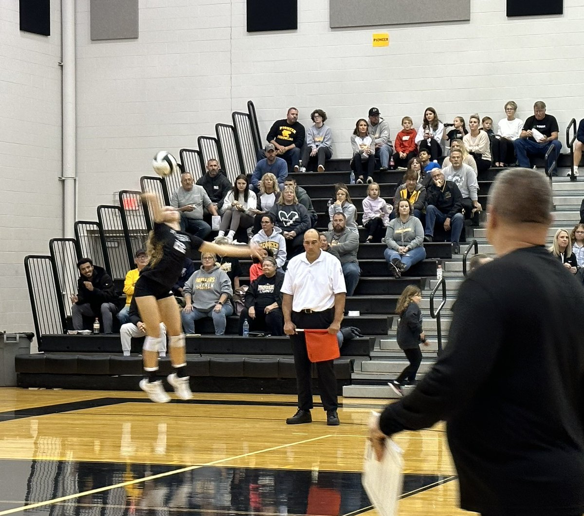 chuckgrable's tweet photo. The Lady Panthers win the first set 25-18 over Wabash!  #PantherPride https://t.co/iUYkkaKyhn
