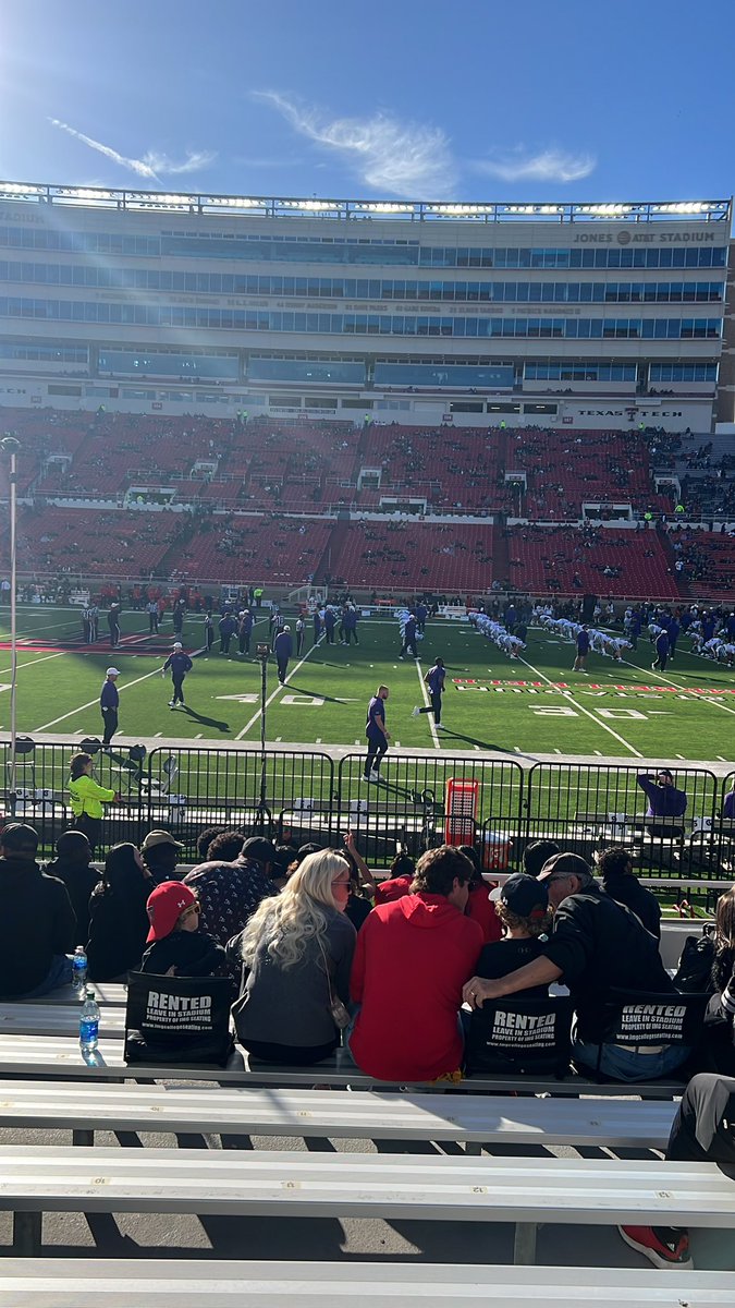 pdfleming33's tweet photo. Ready for kickoff!! https://t.co/FzzWjzTji8