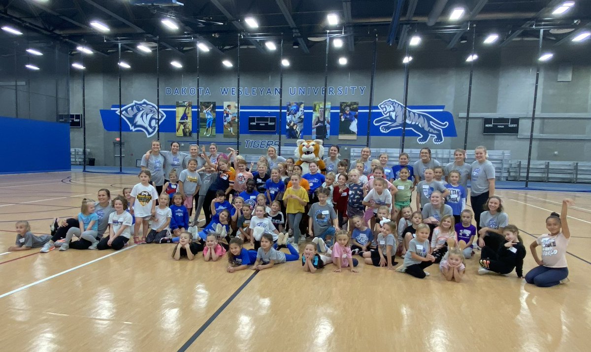 DWTigerCheer's tweet photo. WOW 🤩 WHAT A DAY!! We had the BEST day cheering and dancing with all these beautiful girls!! Thank you from the bottom of our hearts for spending your day with us!! 
#futuretigers 💙💙 https://t.co/i5sXUeQjKm