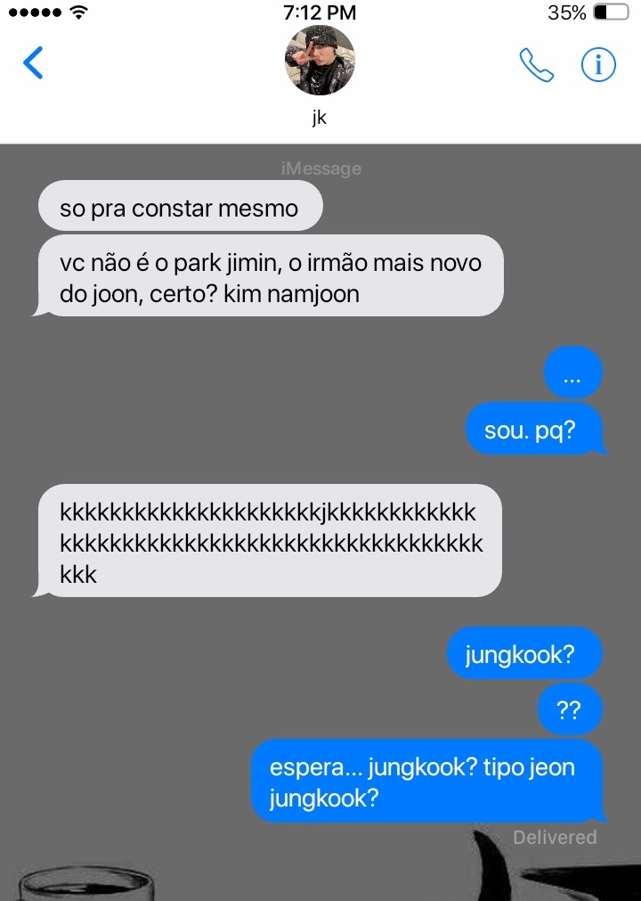 mygsugx's tweet photo. no código de conduta da amizade, mesmo que não explicitado, há uma regra clara: nada de pegar o irmão do amigo.

ainda assim...

uma #jikookau onde: jk e jm ficam numa festa universitária sem contar com um porem: jk é o melhor amigo de namjoon e este é um irmão ~muito~ protetor. https://t.co/WiSiyWLioR