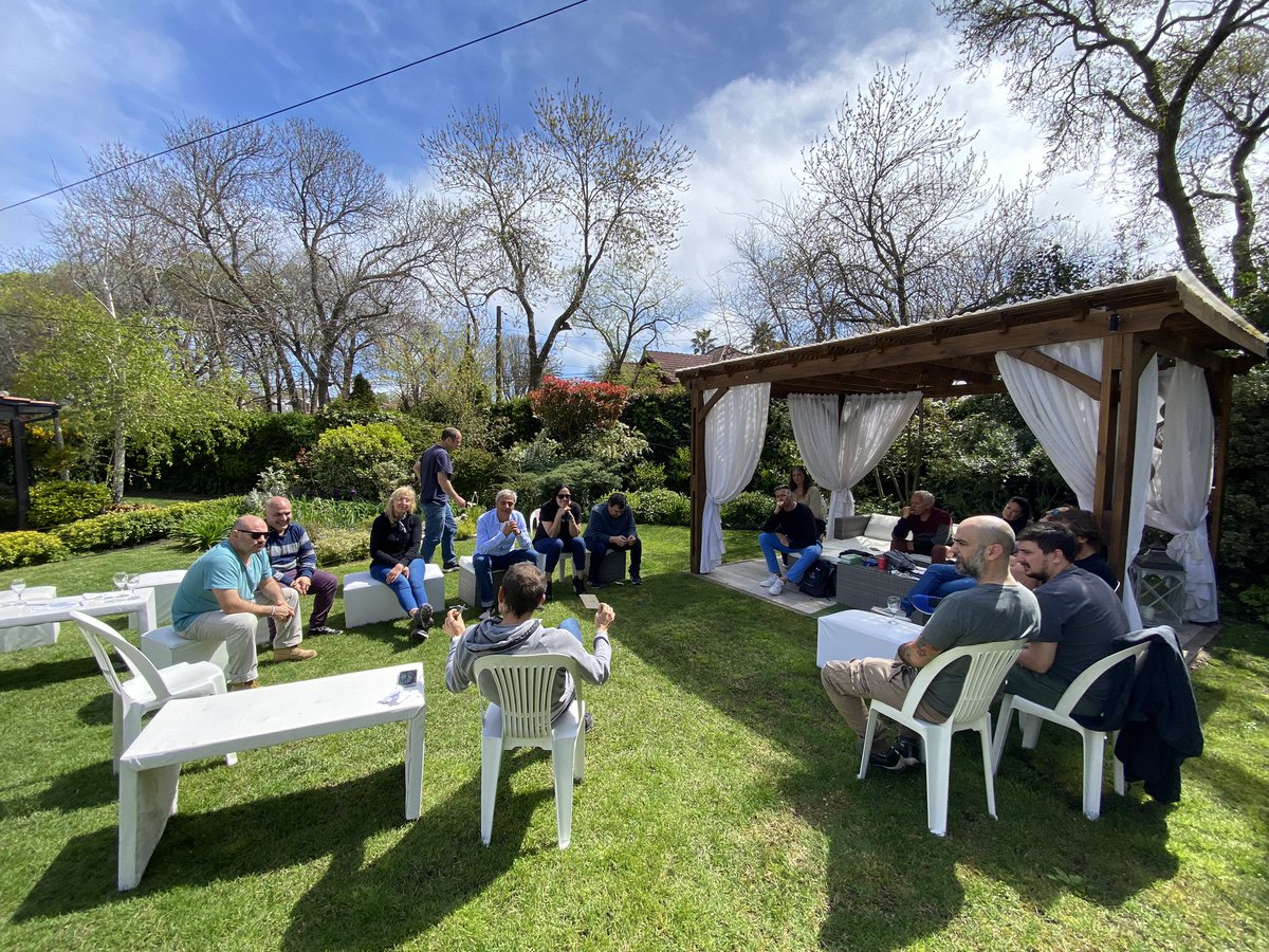 Otra jornada con un gran equipo sobre Valores fundamentales y el poder de los valores compartidos en el equipo! La tarea de facilitador y los enfoques apreciativos y del coaching x valores , son sin dudas de mis grandes pasiones y considero importante en cualquier organización.