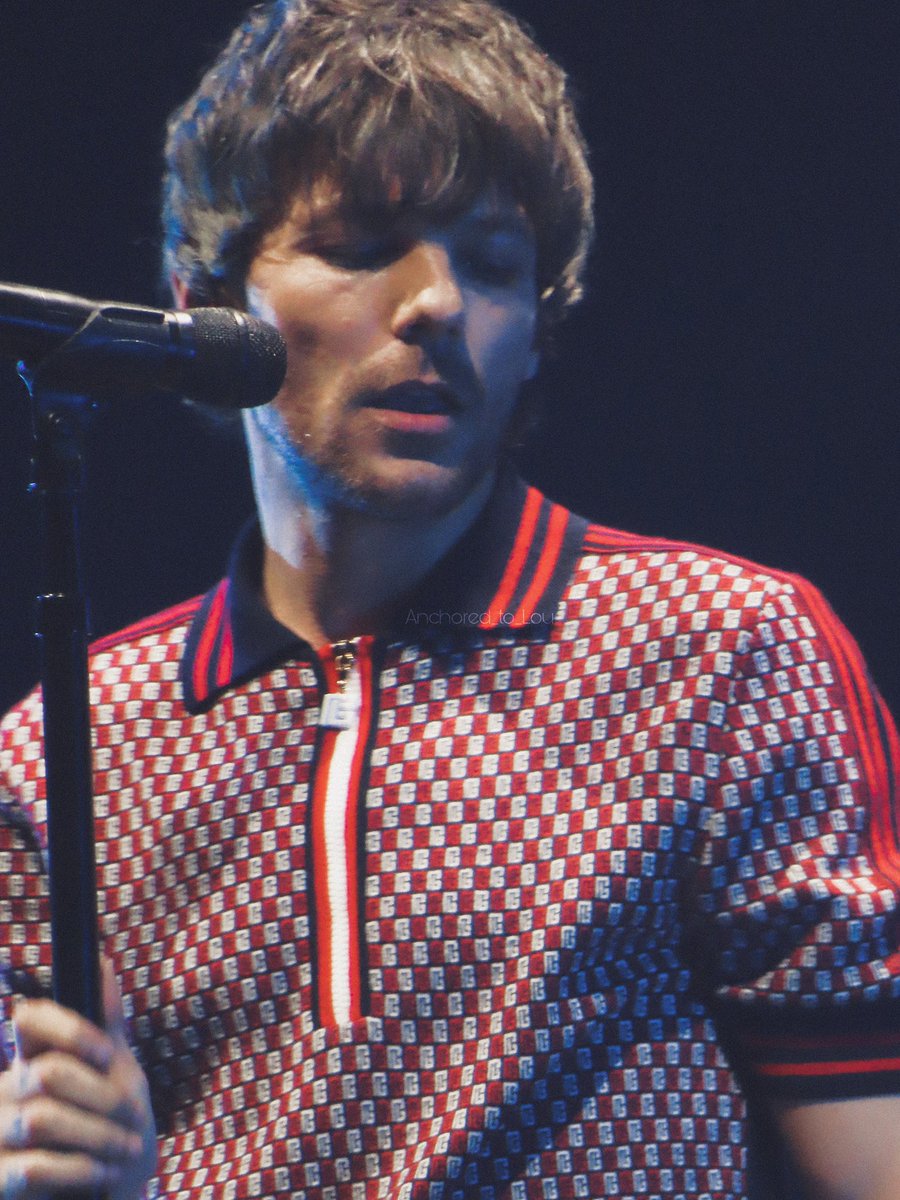 Paris FITF Recap: WHAT A SHOW &amp; WHAT A CROWD!!; Lou’s Sisters Phoebe &amp; Daisy were in attendance; "Paris I want to hear you singing every single word.”; HE SANG HEADLINE; crowd 🌈  project during SIBWAWC &amp; Saturdays; Outro: Bubbles by Biffy Clyro